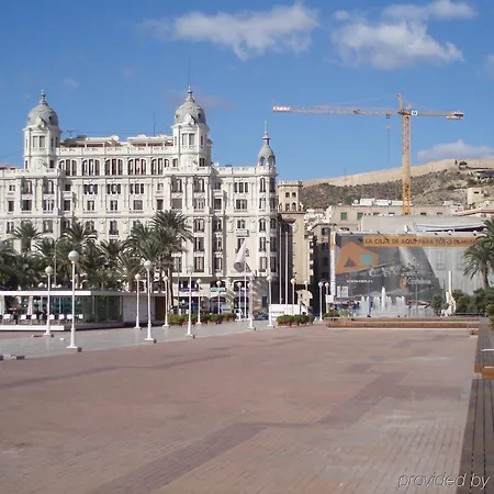 B&B Hotel Alicante מלון