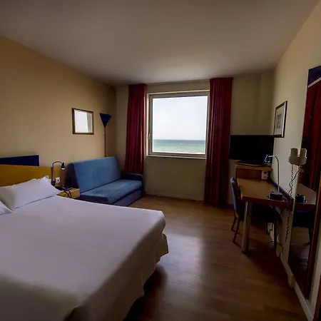 B&B Hotel Alicante מלון 3*